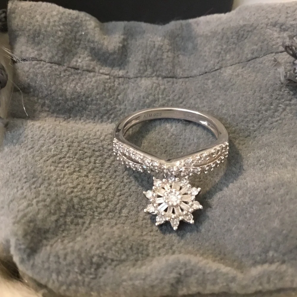 NWT Diamond Treasures SS 0.50TCW Diamond Sun Dangle Charm Crisscross Ring - Picture 11 of 16